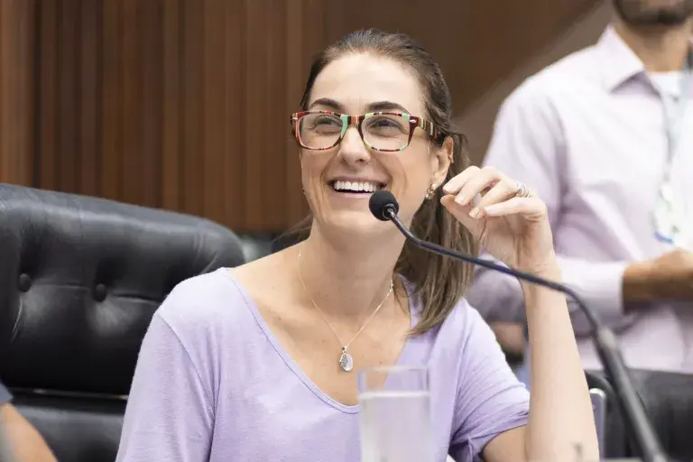 Pré-candidata a deputada destaca empreendedorismo e geração de empregos durante visita à Associação Comercial