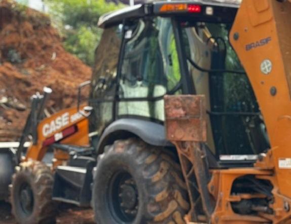 Prefeitura de Juiz de Fora intensifica desobstrução de vias após liberação da Defesa Civil