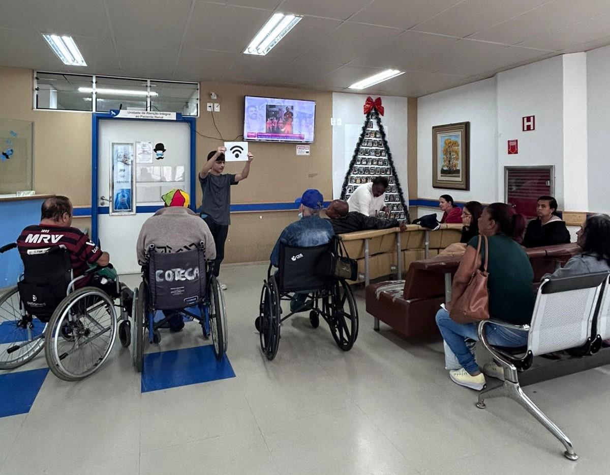 Projeto de extensão no HU-UFJF promove inclusão digital para pacientes da hemodiálise