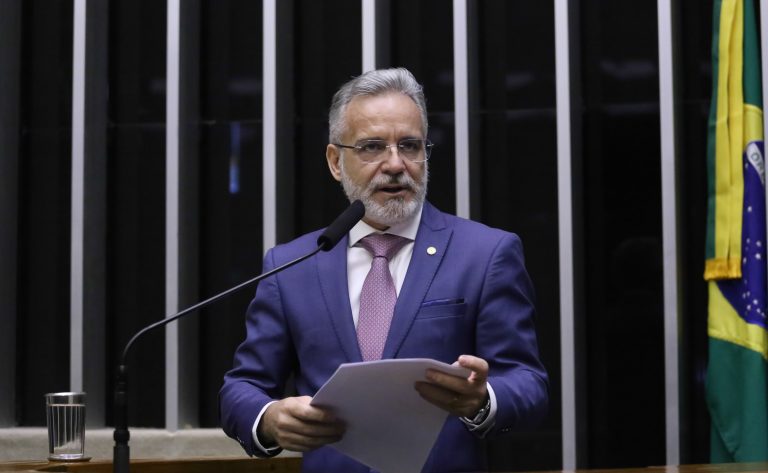 Projeto de lei estabelece prazo de 48 horas para reembolso ao consumidor