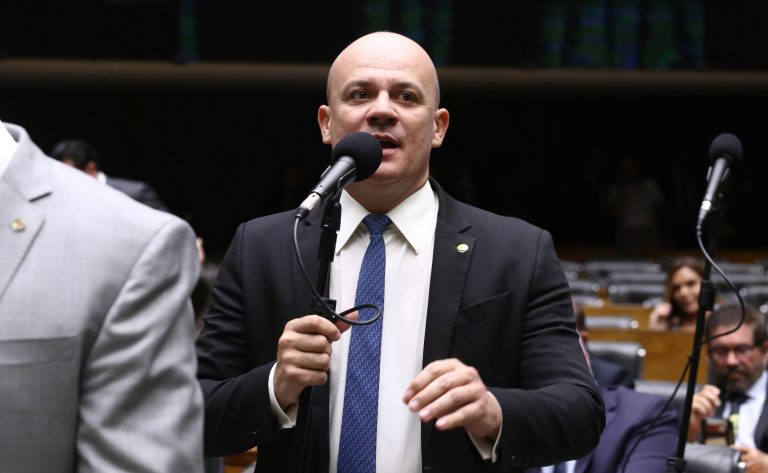 Projeto de lei visa criminalizar a criação de entidades falsas para desvio de verbas públicas