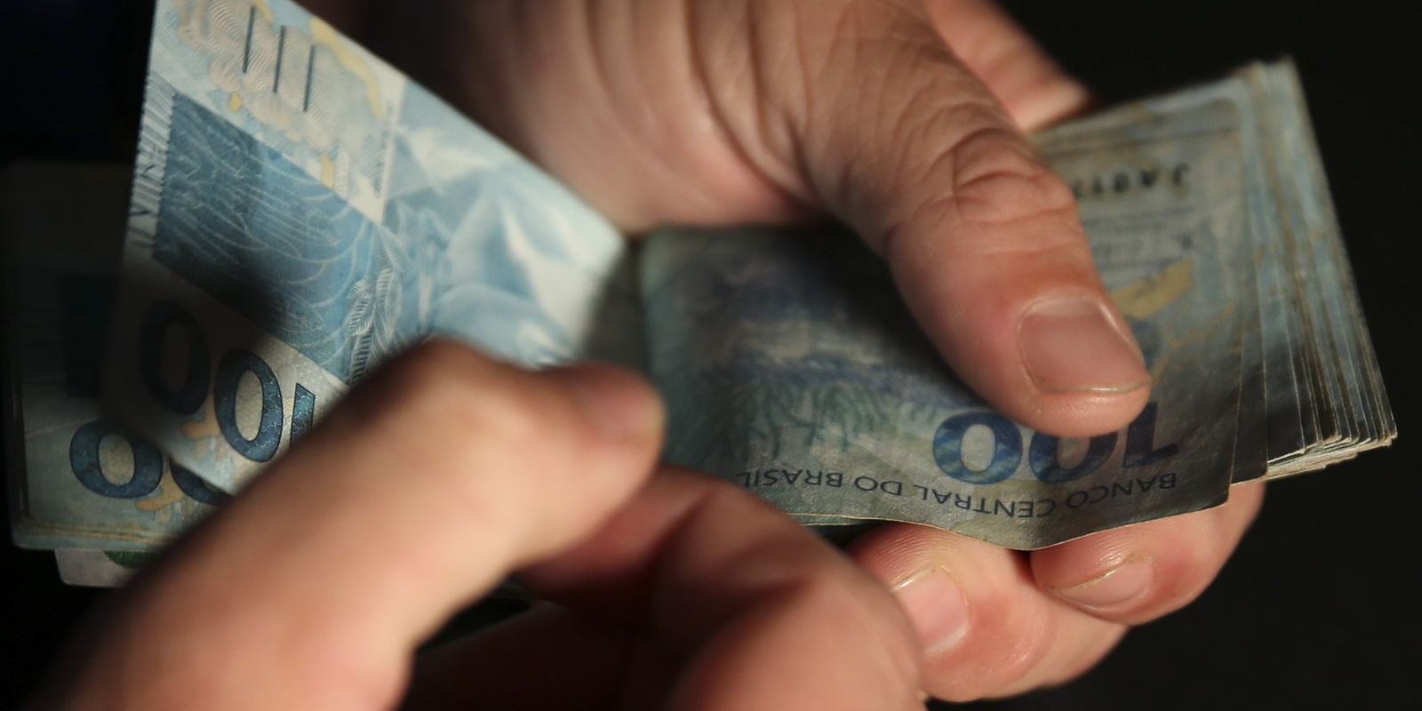 Salário médio do trabalhador brasileiro atinge novo recorde histórico