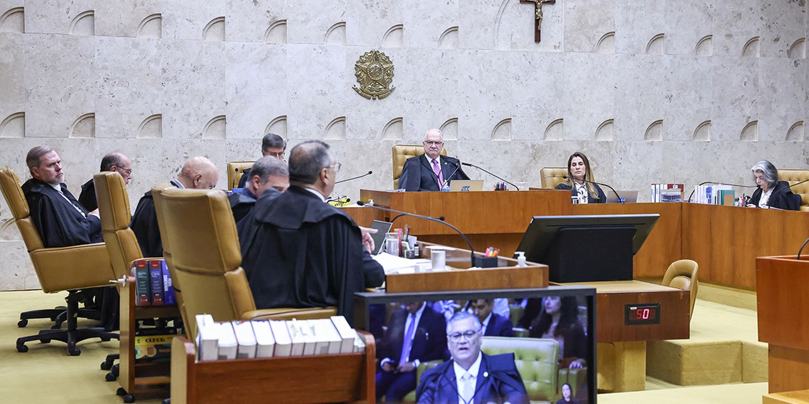 STF adia decisão sobre eleição direta ou indireta para governo do Rio