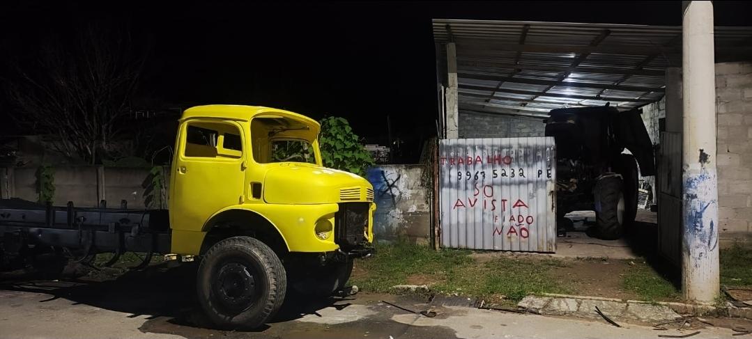 Trator furtado de R$ 220 mil é recuperado em oficina às margens de rodovia em MG