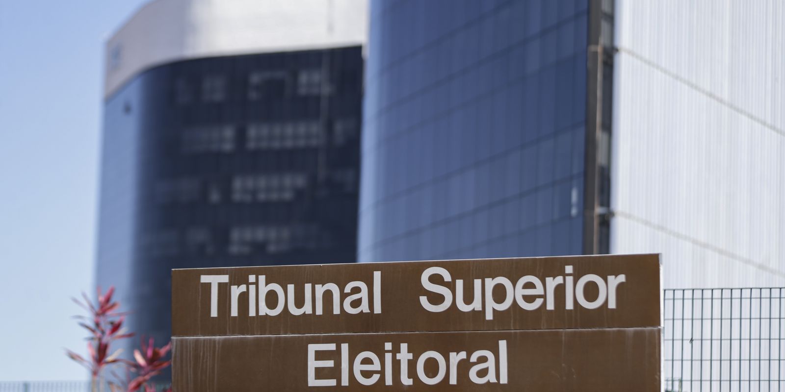 TSE forma maioria para cassar mandato do governador de Roraima