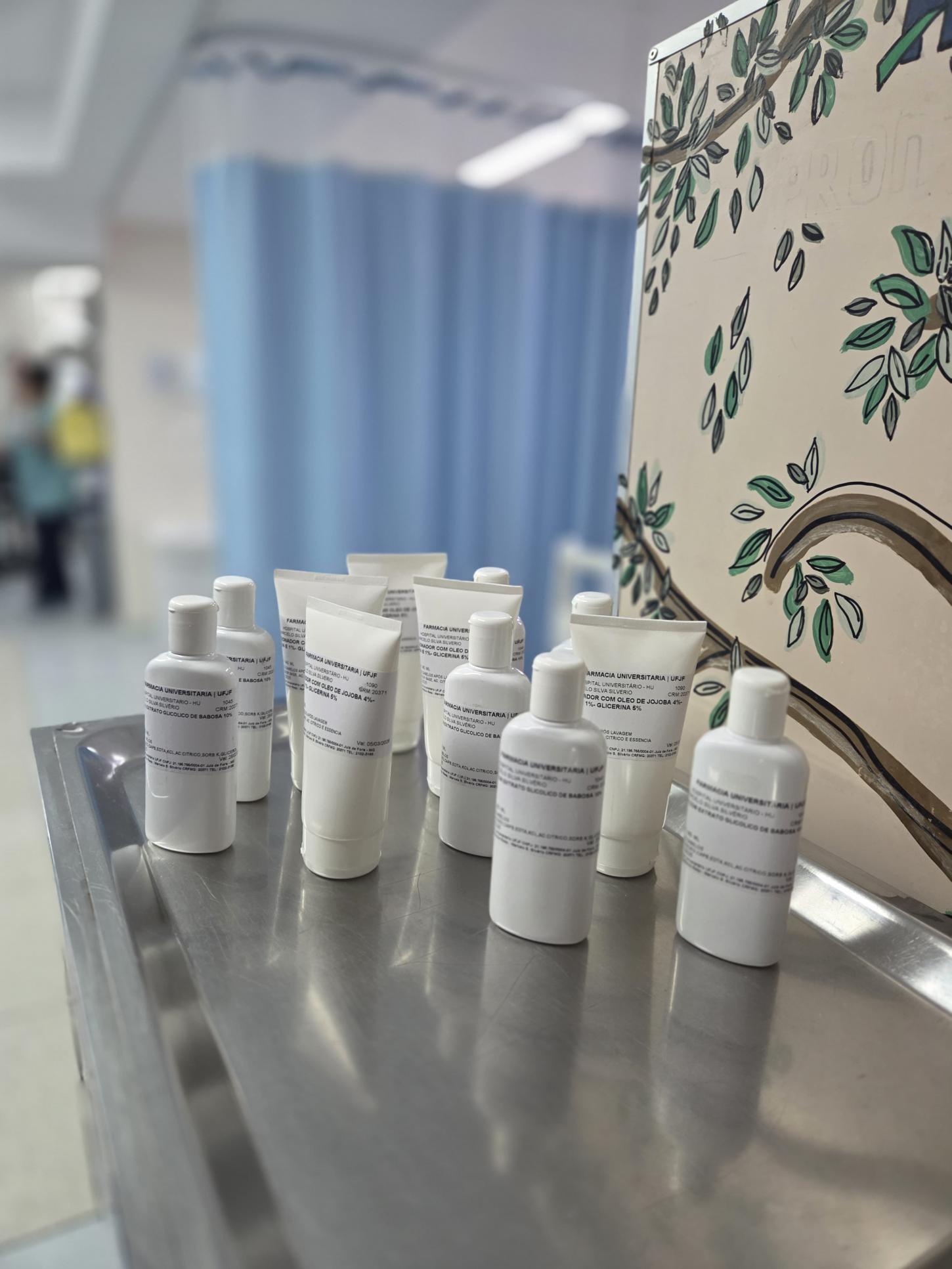 UTI do HU-UFJF recebe itens de higiene produzidos pela Farmácia Universitária