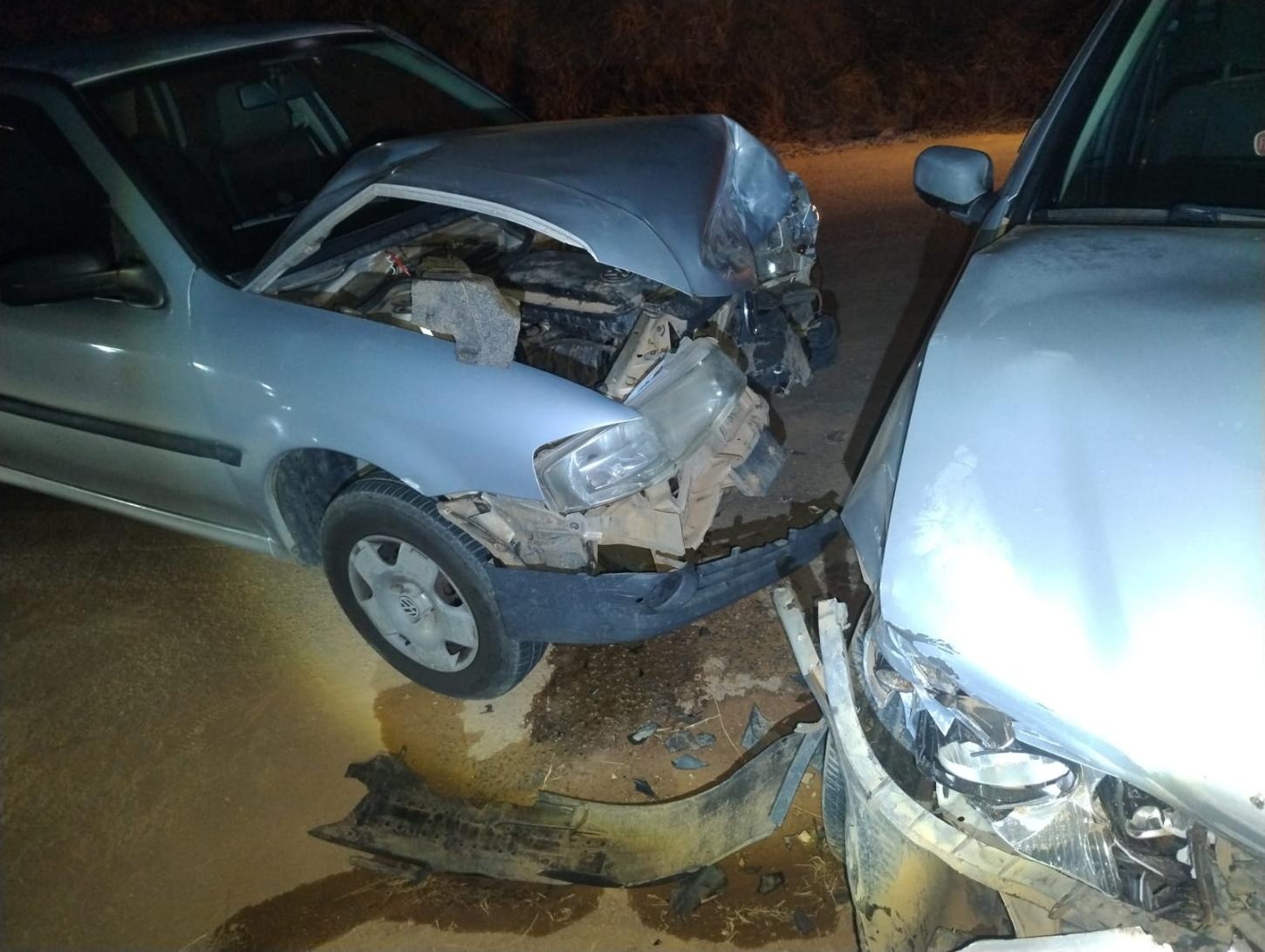 Acidente em rodovia de MG: colisão frontal deixa feridos em Descoberto