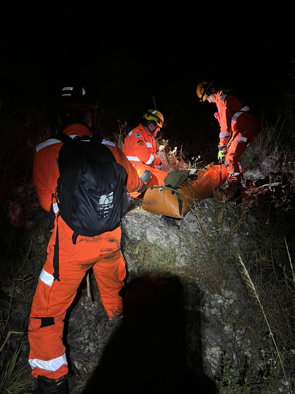 Bombeiros resgatam homem perdido na Serra do Lenheiro após intoxicação por medicamentos