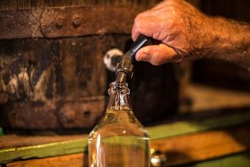 Cachaça movimenta mais de R$ 600 milhões e consolida liderança de Minas Gerais no mercado