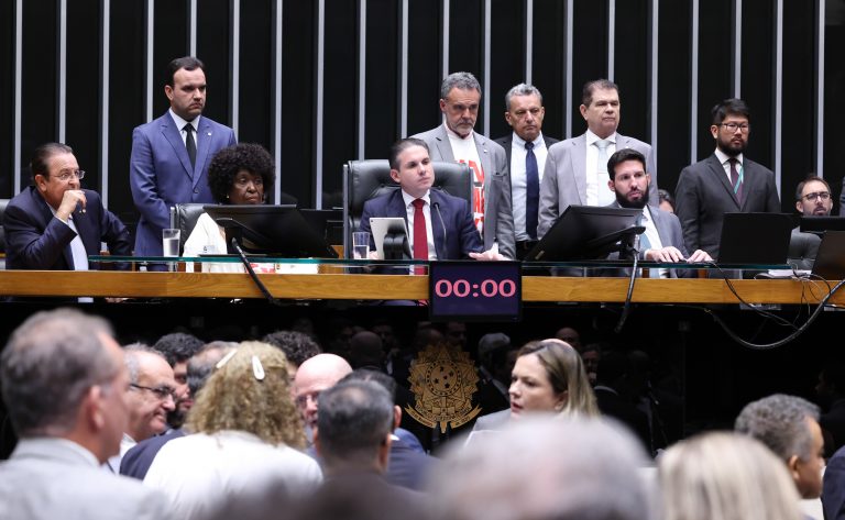 Câmara dos Deputados pode votar propostas legislativas sobre temas urgentes nesta quinta
