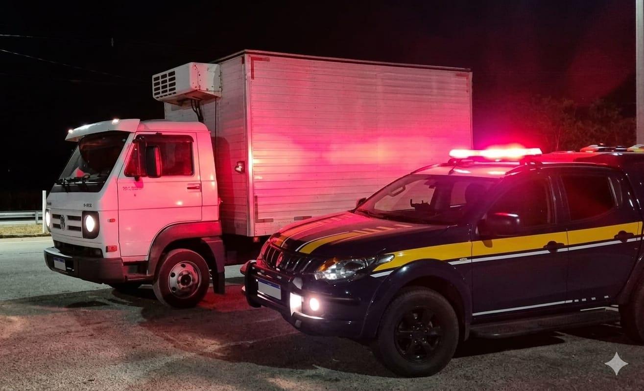 Caminhão com queixa de furto é recuperado pela PRF na BR-040 em Juiz de Fora