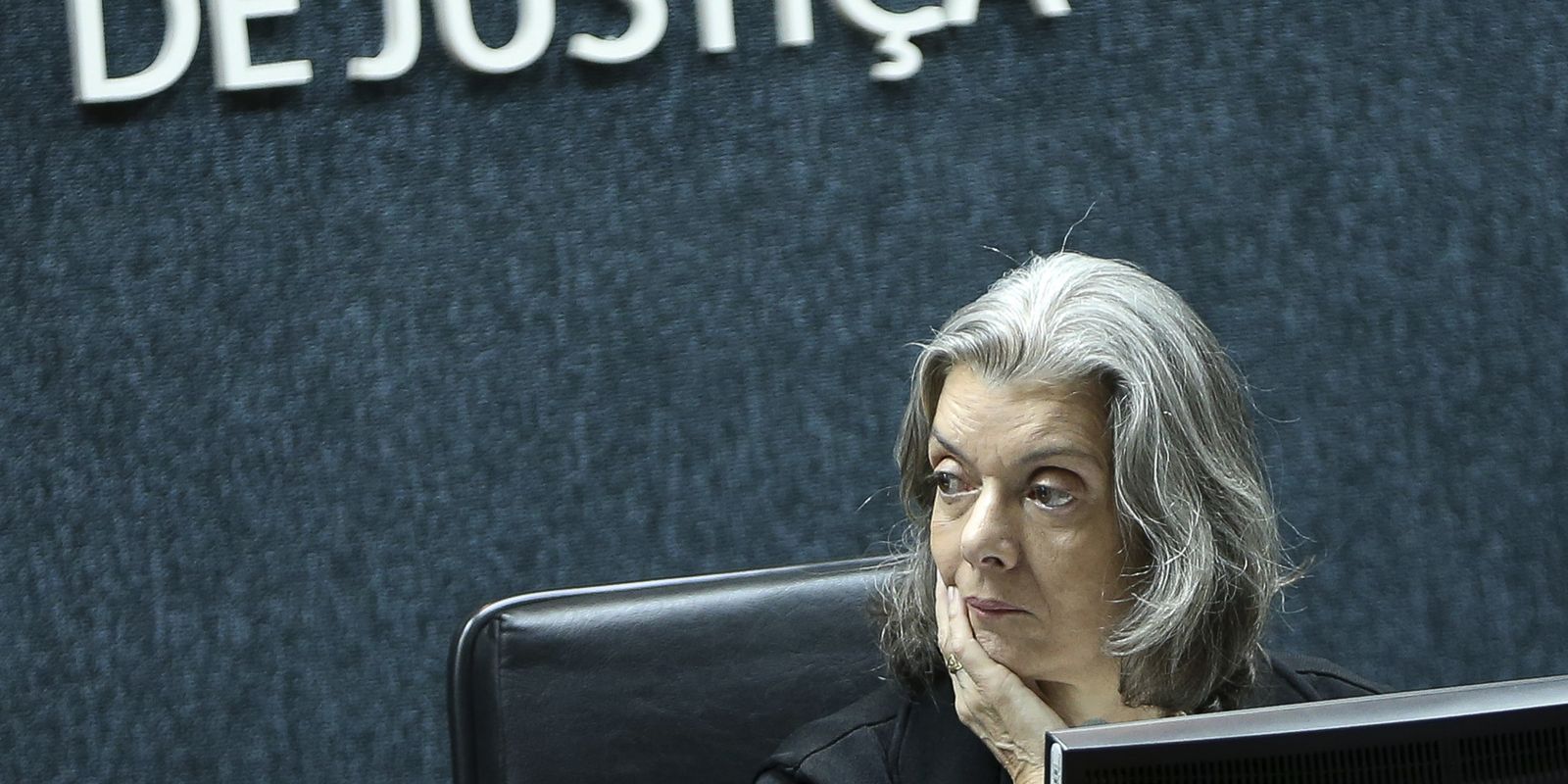 Cármen Lúcia vota para anular flexibilização da Lei da Ficha Limpa que afeta a inelegibilidade