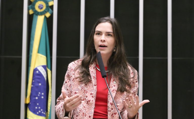 Criação do 'Orçamento Mulher' avança na Câmara para fiscalizar gastos públicos