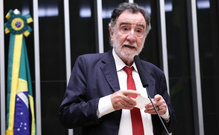 Comissão de educação aprova regras para colação de grau antecipada de estudantes de ensino superior