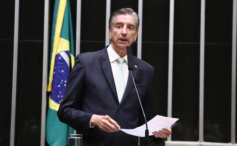 Comissão de Educação da Câmara aprova diretrizes para educação climática e sustentabilidade no currículo escolar