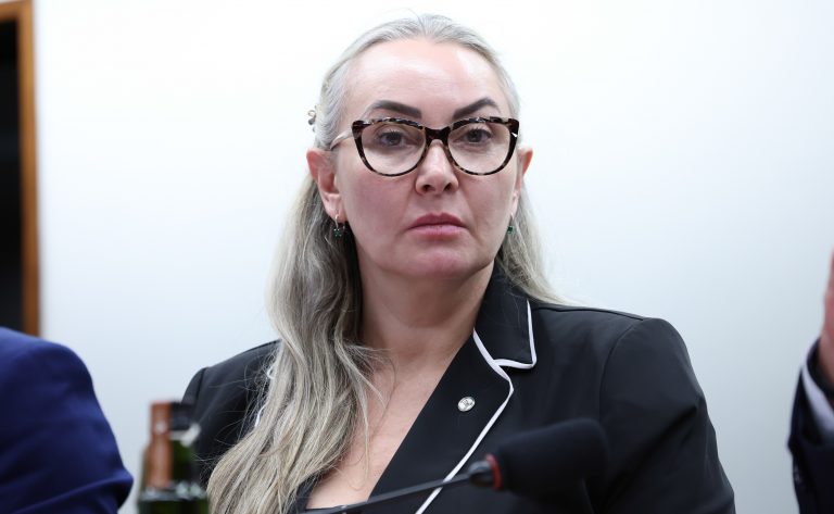 Comissão da Câmara aprova projeto que garante reajuste anual e piso para pensão especial de vítimas da talidomida