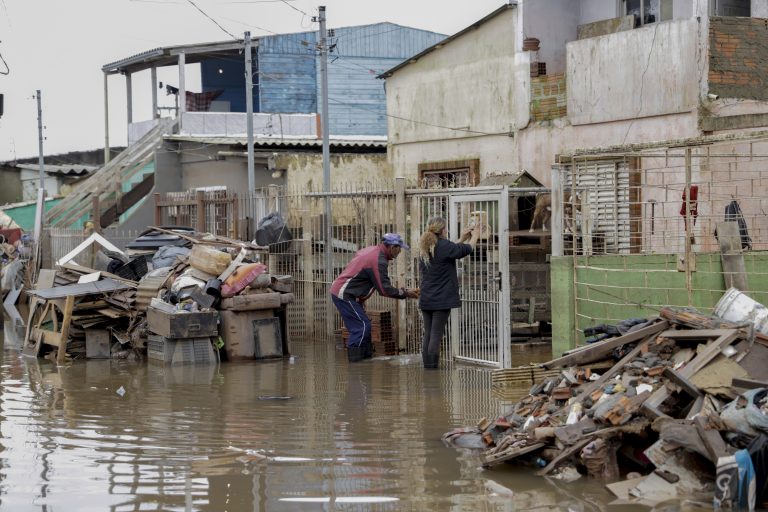 Câmara dos Deputados debate política de saúde mental em resposta a desastres climáticos