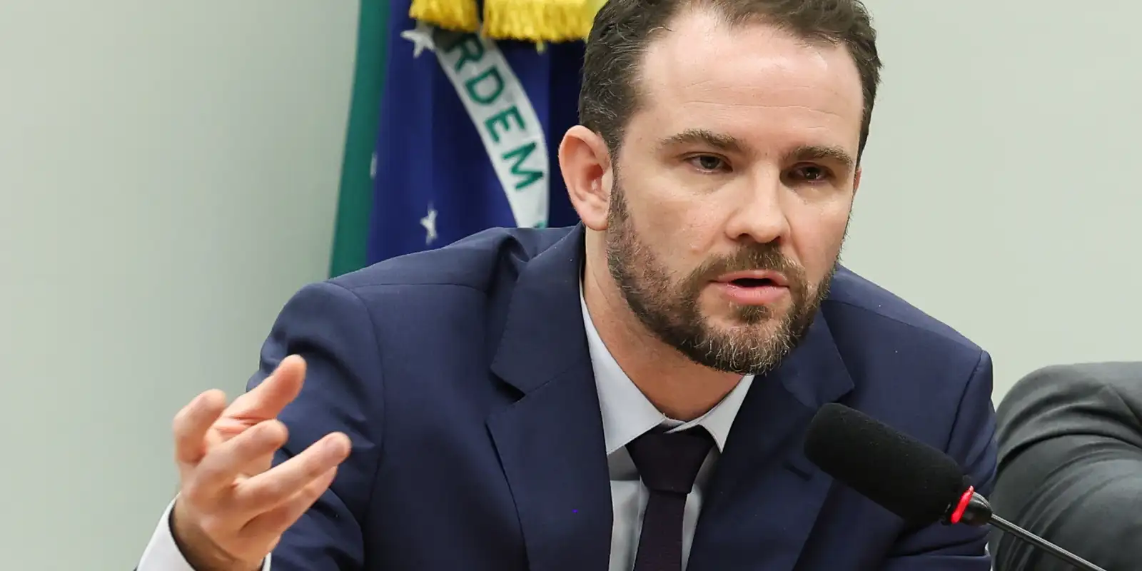 Ministro Durigan confirma negociações para aval da União em empréstimo ao BRB