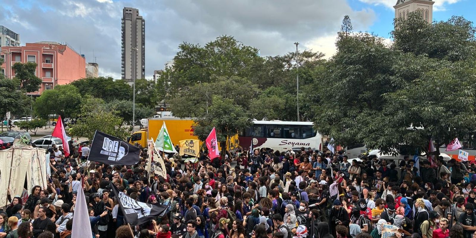 Estudantes de universidades paulistas protestam contra políticas educacionais e a precarização do ensino