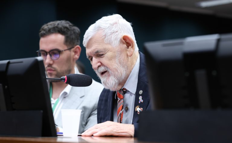 Especialistas na Câmara alertam para o aumento do vício em jogos entre idosos e defendem regulação da publicidade de apostas