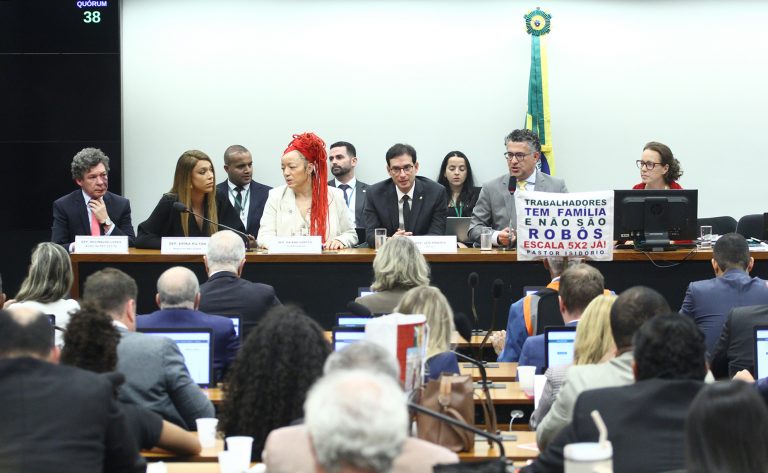 Câmara dos Deputados: relator propõe fim da escala 6x1 e jornada de 40 horas semanais