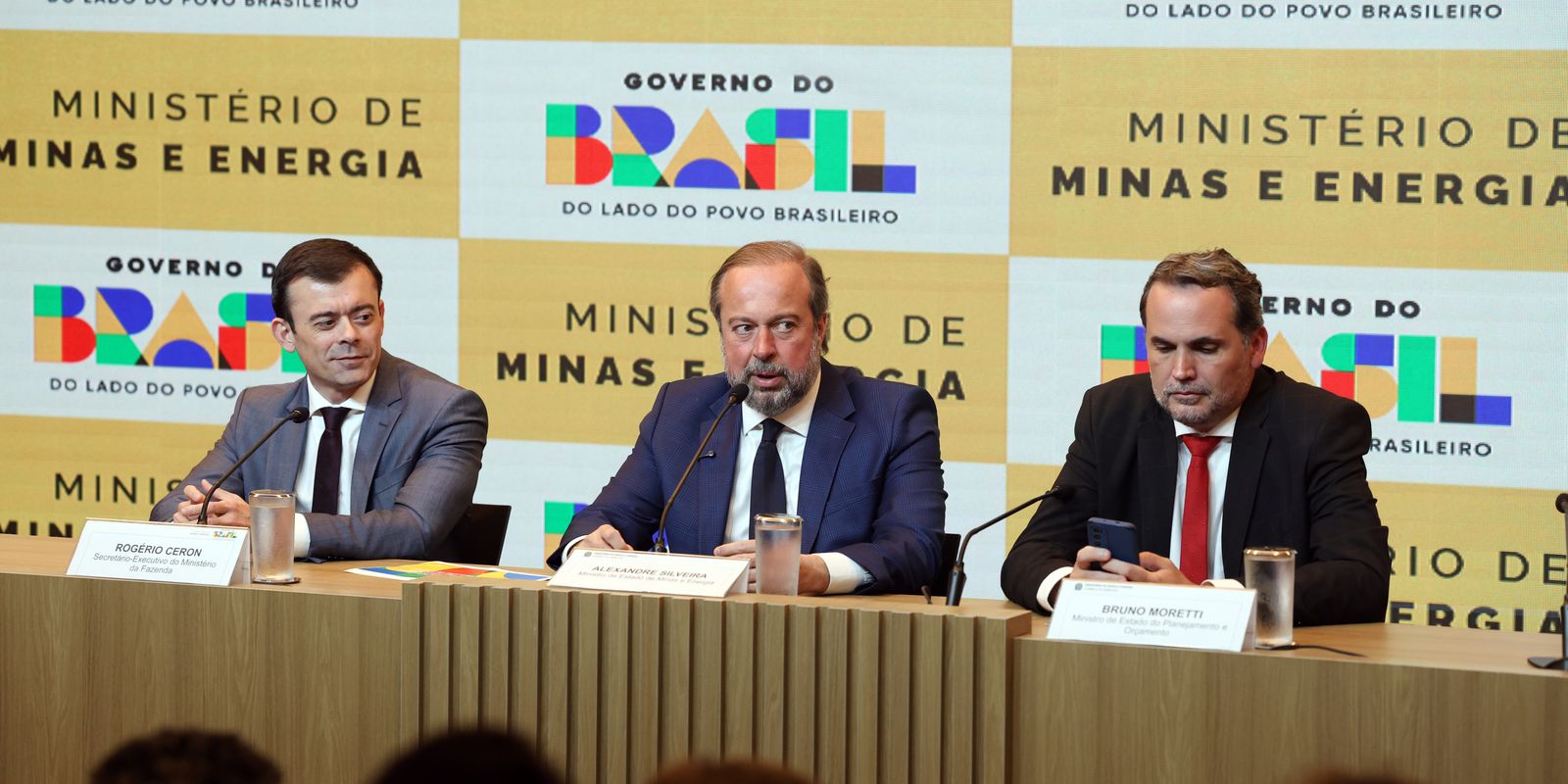 Governo federal institui subsídio para conter alta dos combustíveis