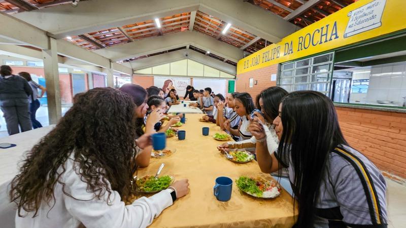 Governo de Minas Gerais amplia em mais de sete vezes quadro de nutricionistas da rede de ensino