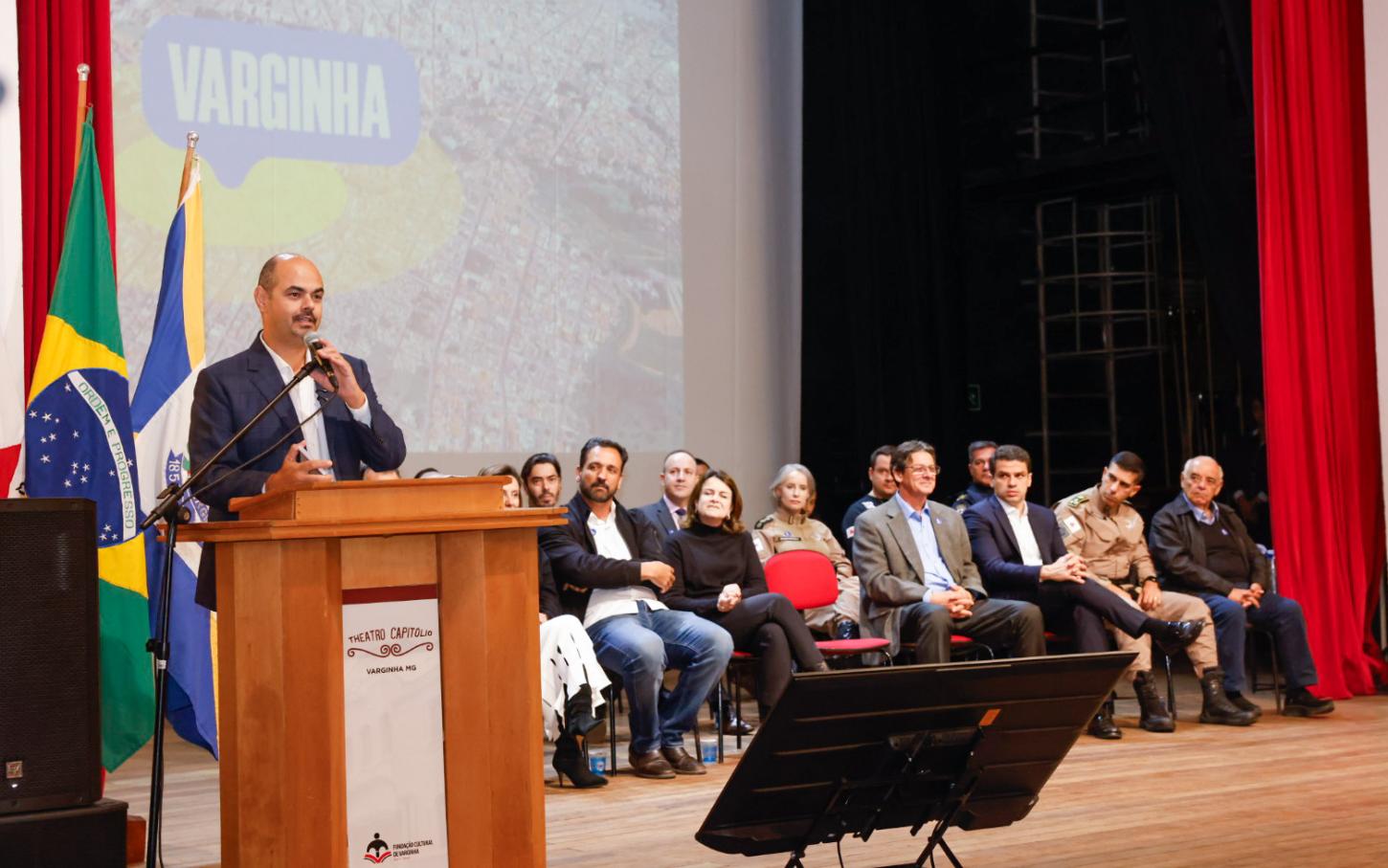 Governo de Minas Gerais transfere capital para Varginha e anuncia novos Colégios Tiradentes e regularização fundiária