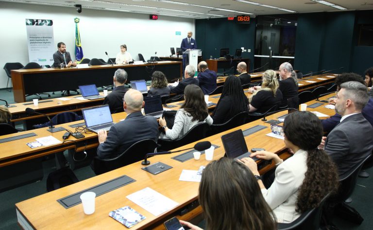 Governo defende regulação “cirúrgica” das plataformas digitais para garantir concorrência