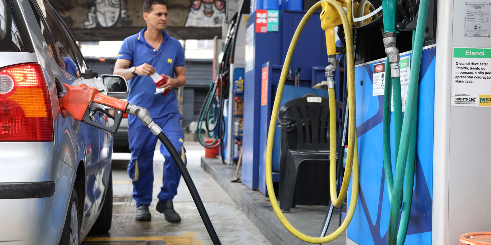 Governo define subvenção de R$ 0,44 por litro para a gasolina