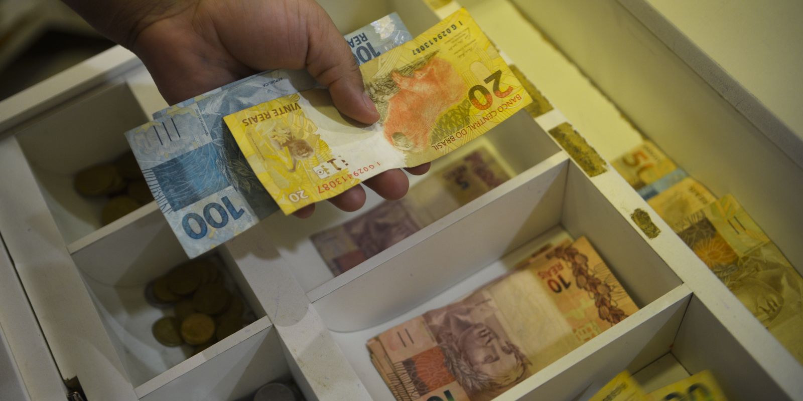 O INPC, índice para correção de salários, registra inflação de 4,11% em 12 meses