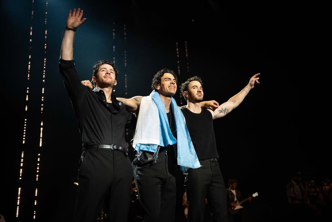 Jonas Brothers voltam a São Paulo dia 13 e repertório da banda vira aliado no aprendizado de inglês