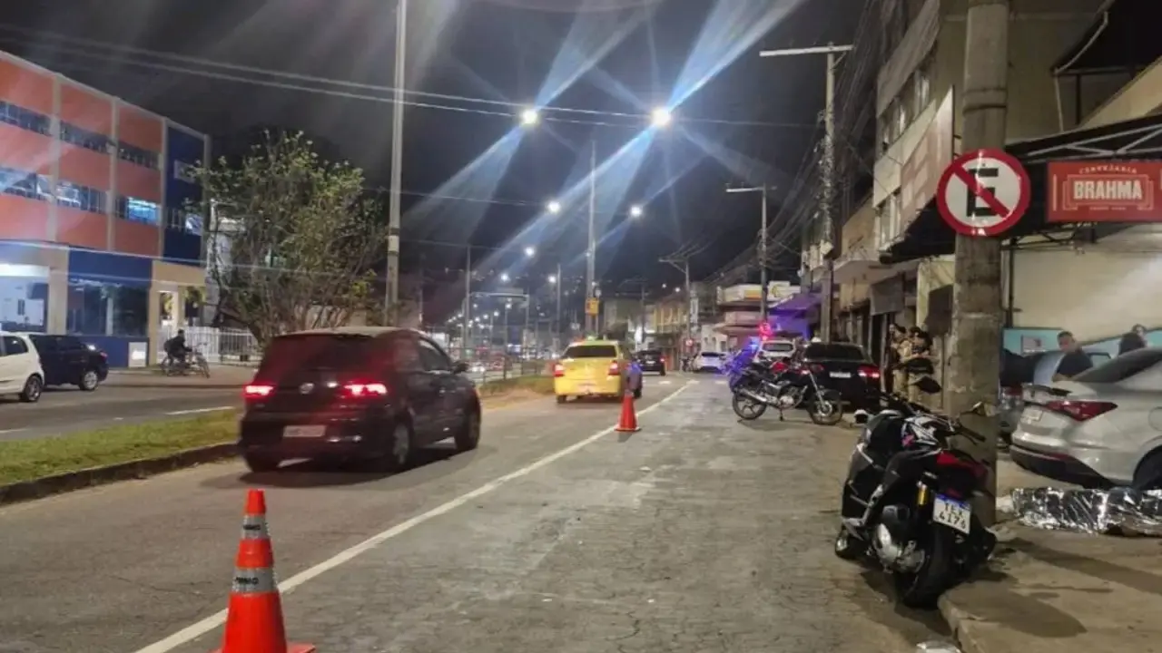 Jovem de 21 anos morre após acidente entre motos na Avenida JK, em Juiz de Fora