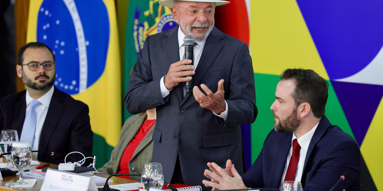 Lula lança Desenrola Brasil para aliviar dívidas e restaurar o crédito da população