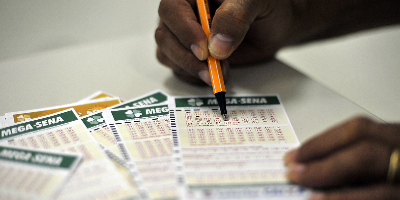 Mega-Sena acumula e prêmio principal atinge R$ 65 milhões