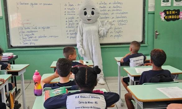 Minas Gerais aplica 17 mil doses de vacinas em ação dentro de escolas