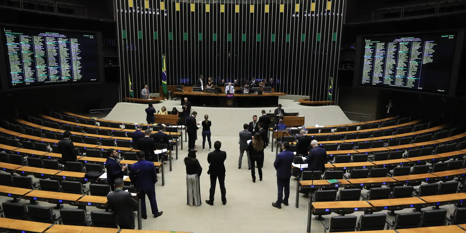 Minirreforma eleitoral avança na Câmara com mudanças para partidos políticos e multas