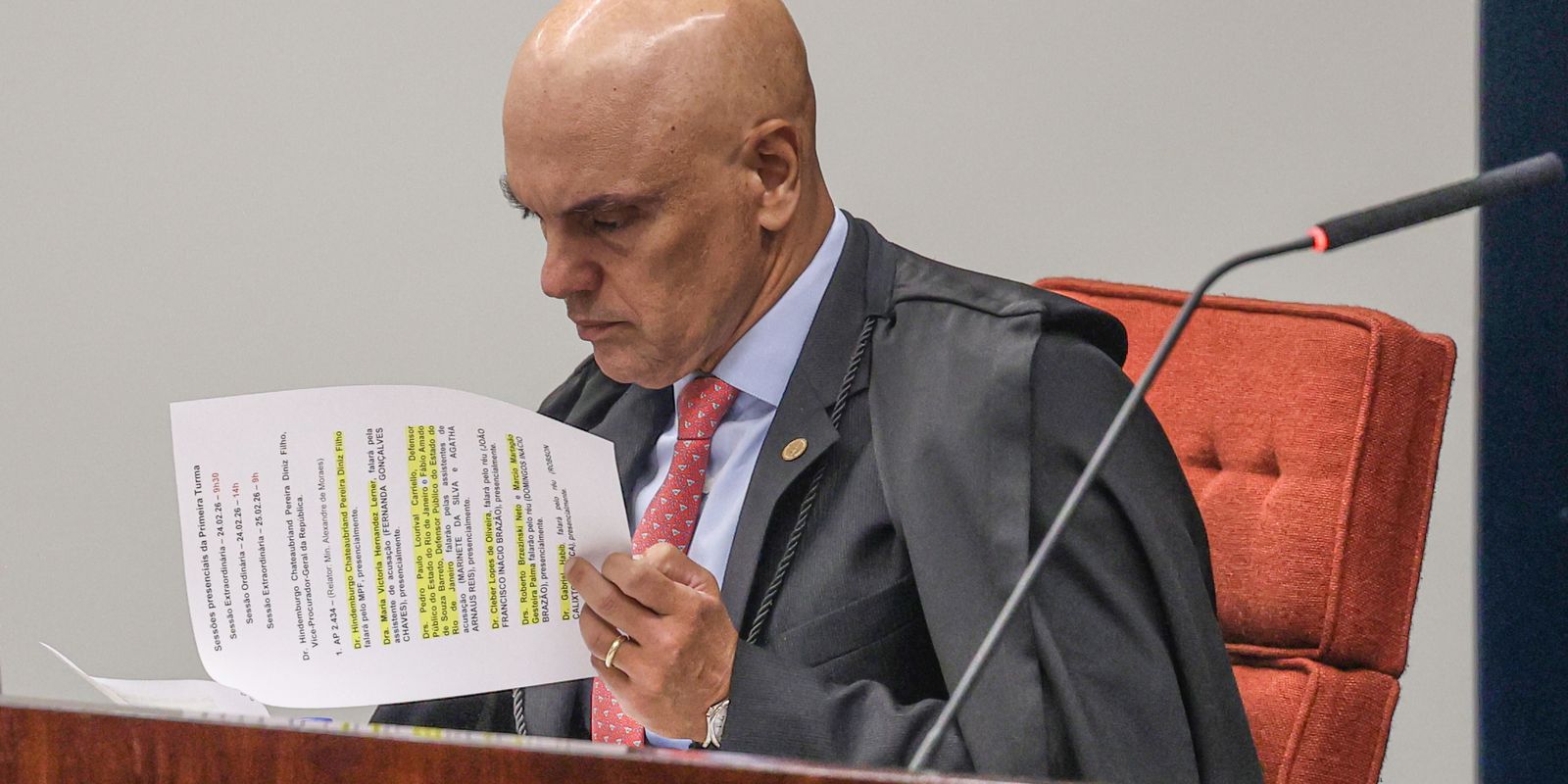 Ministro Alexandre de Moraes do STF exige providências para extradição de Carla Zambelli