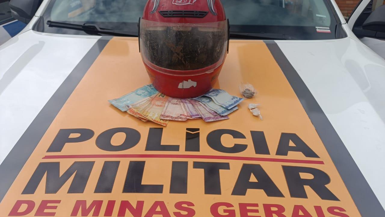 Motocicleta furtada é recuperada na BR-265 e dois homens são presos por furto, receptação e tráfico em Barbacena