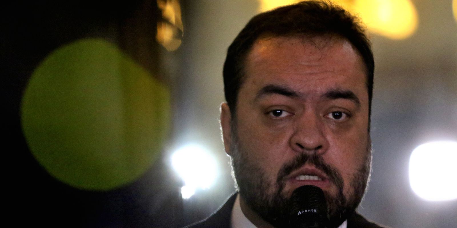 Ex-governador Cláudio Castro é alvo de busca e apreensão na Operação Sem Refino, que investiga o setor de combustíveis
