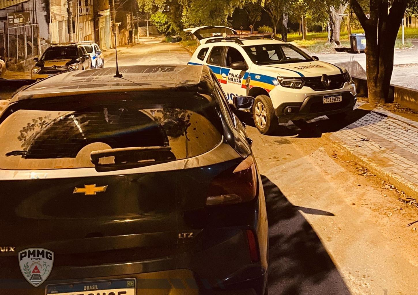Operações da Polícia na Zona da Mata resultam em prisões por tráfico e capturas de foragidos em Minas Gerais