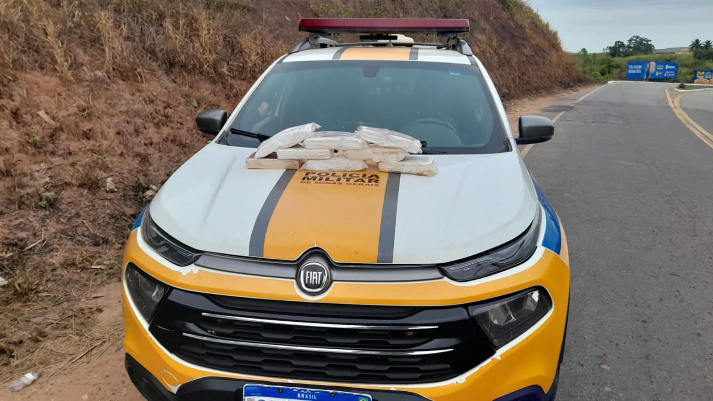 Polícia Militar Rodoviária apreende cocaína na MG-447 e prende suspeito que levaria droga para Juiz de Fora