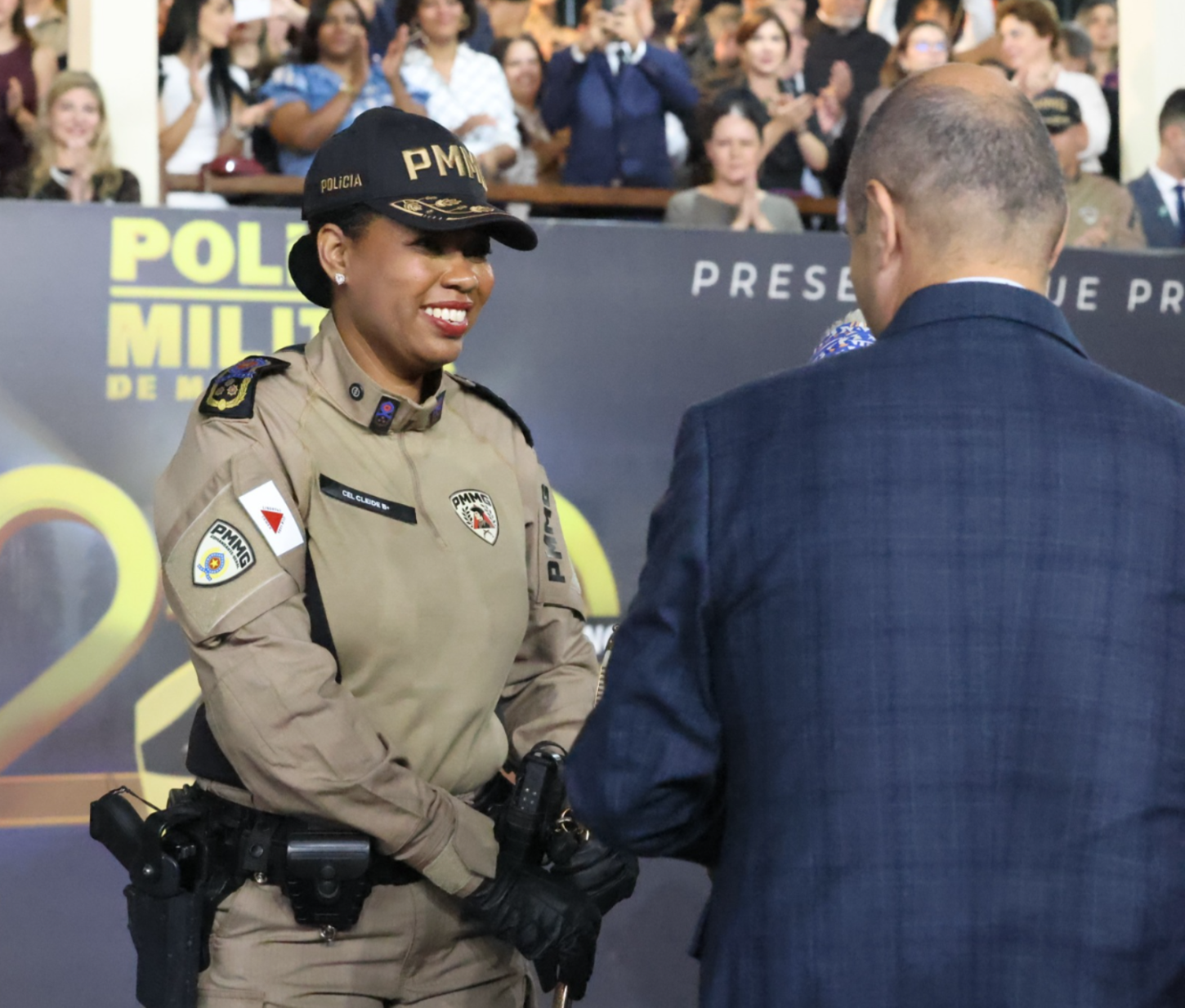 Polícia Militar tem troca de comando e coronel assume como a primeira mulher a chefiar a corporação em Minas Gerais