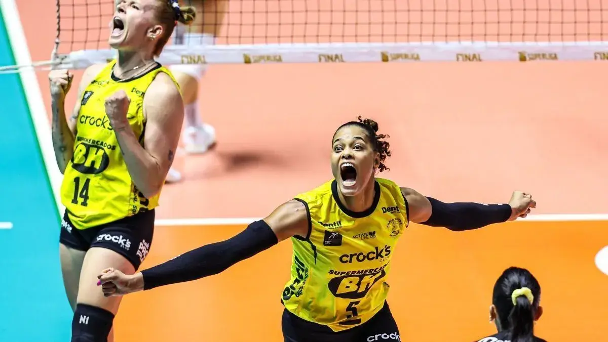 Praia Clube domina Minas por 3 sets a 0 e é campeão da Superliga Feminina com atuação histórica