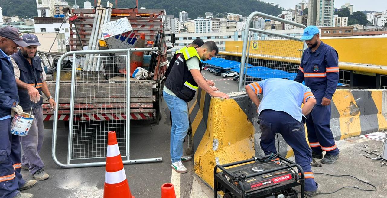 Prefeitura inicia instalação de gradis no Viaduto Roza Cabinda em Juiz de Fora