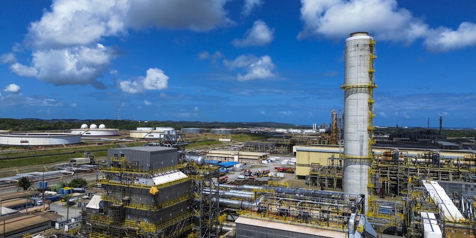 Refinarias da Petrobras superam 100% de capacidade de processamento; entenda o FUT
