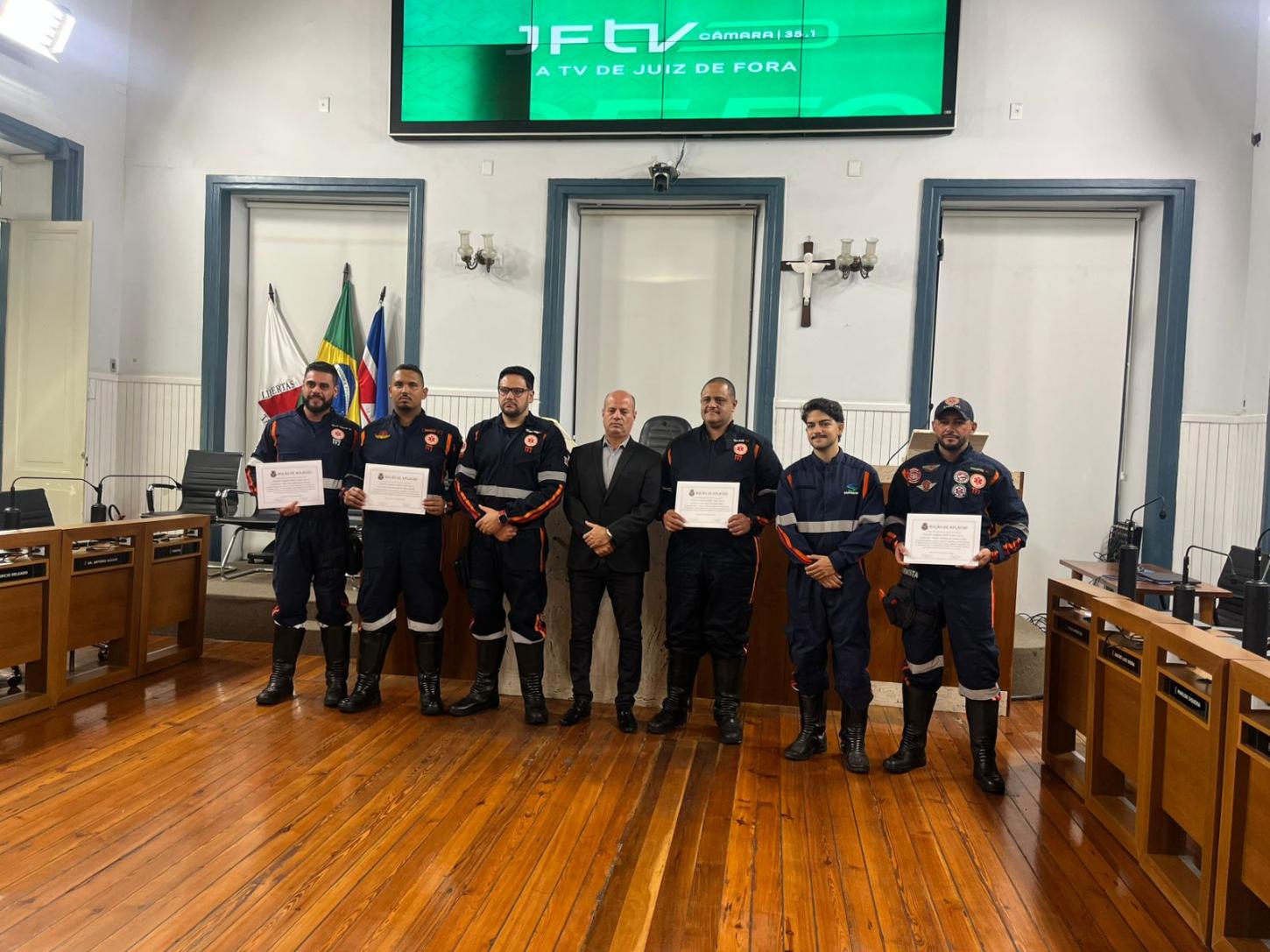 Socorristas do SAMU recebem Moção de Aplausos na Câmara de Juiz de Fora