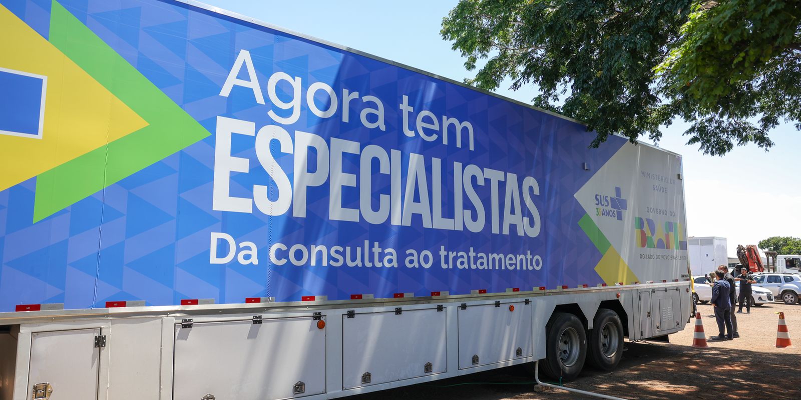 Programa Agora Tem Especialistas lança carreta de saúde da mulher em Manguinhos