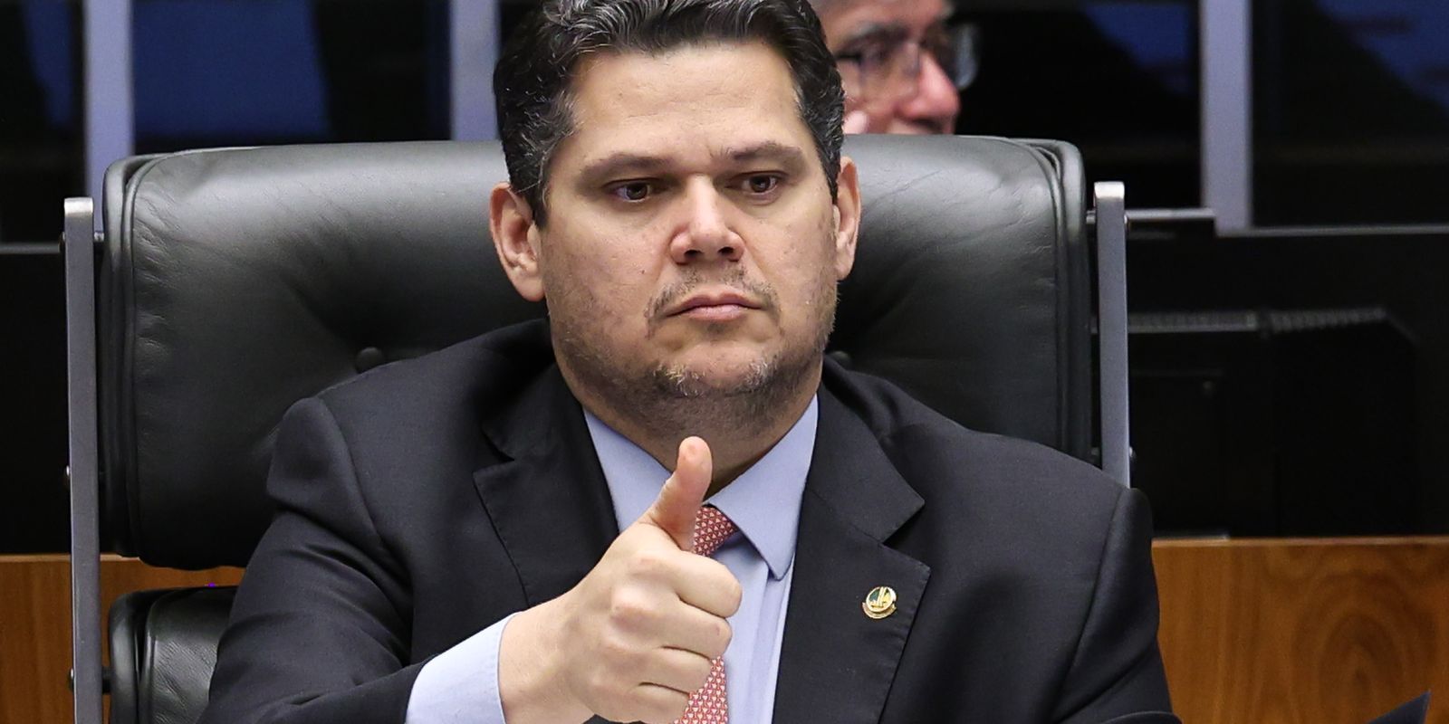 Alcolumbre defende debate sobre PEC 6x1 e sugere aprimoramentos no texto