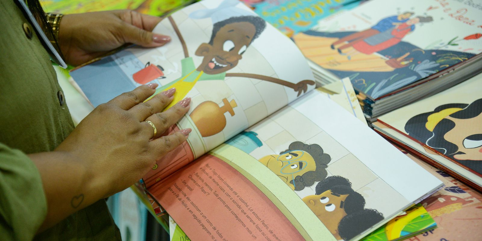 Bienal nas Escolas adota tema da Copa do Mundo para incentivar a leitura no Rio de Janeiro